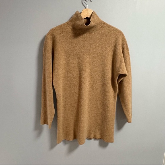 Aritzia - Babaton Sweater - Picture 5 of 8